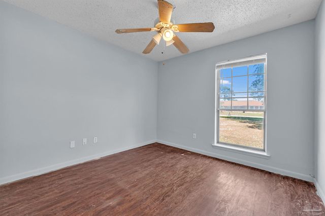 5521 Sunburst Ln, Pensacola, FL 32507