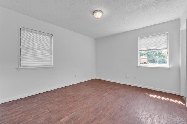 5521 Sunburst Ln, Pensacola, FL 32507