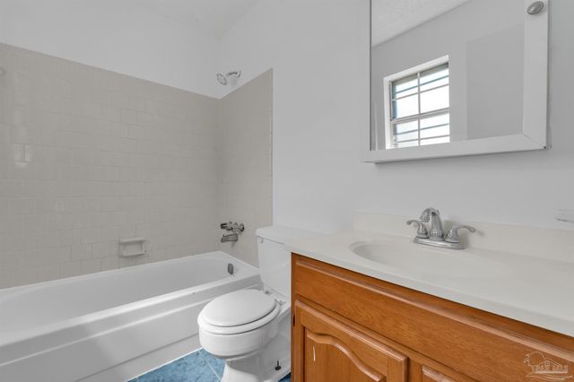 5521 Sunburst Ln, Pensacola, FL 32507