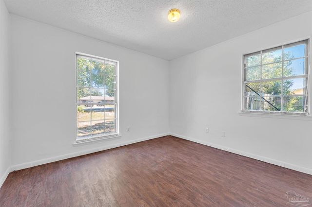 5521 Sunburst Ln, Pensacola, FL 32507