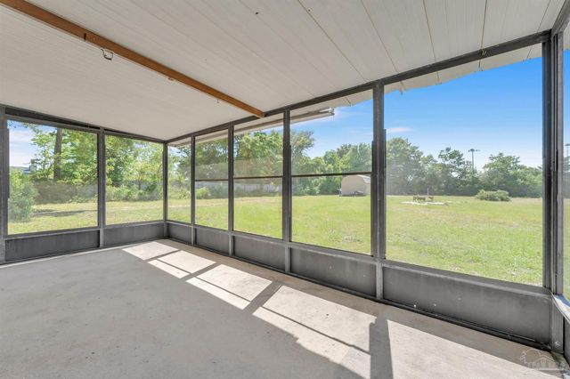 5521 Sunburst Ln, Pensacola, FL 32507