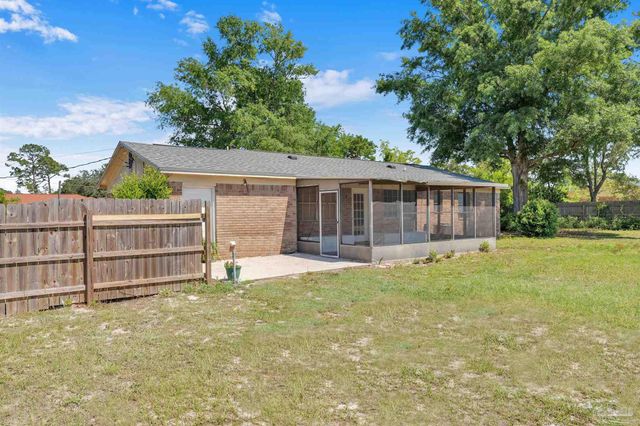 5521 Sunburst Ln, Pensacola, FL 32507