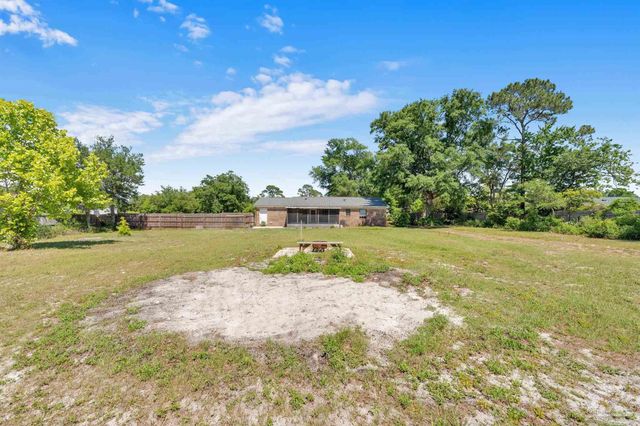 5521 Sunburst Ln, Pensacola, FL 32507