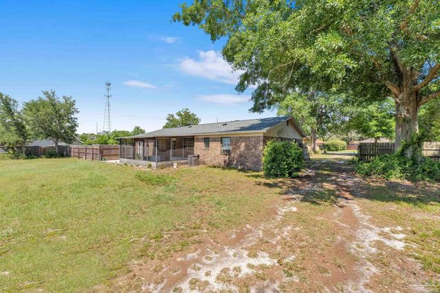 5521 Sunburst Ln, Pensacola, FL 32507