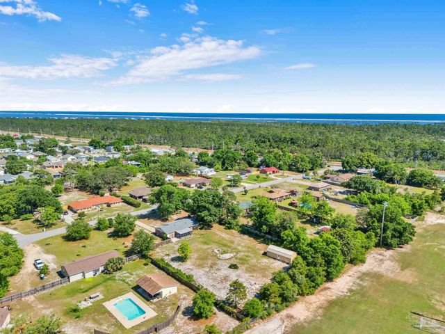 5521 Sunburst Ln, Pensacola, FL 32507