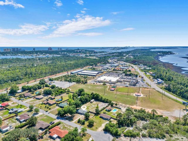 5521 Sunburst Ln, Pensacola, FL 32507