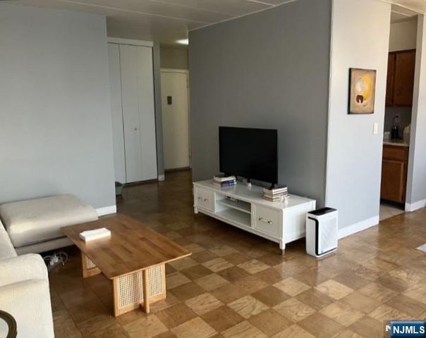 515 Anderson Avenue 6J, Cliffside Park, NJ 07010