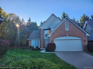 30646 Maplewood Circle, Farmington Hills, MI 48331