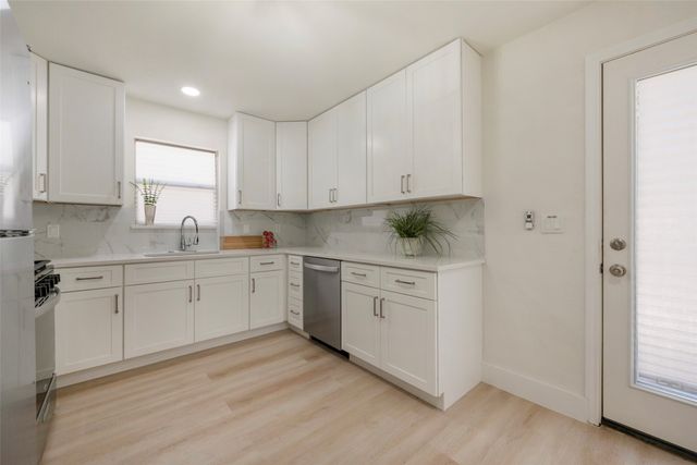 412 S Redford Lane, White Settlement, TX 76108