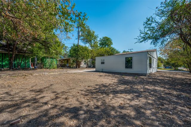 412 S Redford Lane, White Settlement, TX 76108