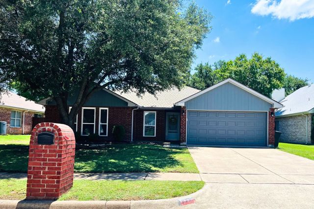 2223 Yellowstone Lane, Corinth, TX 76210