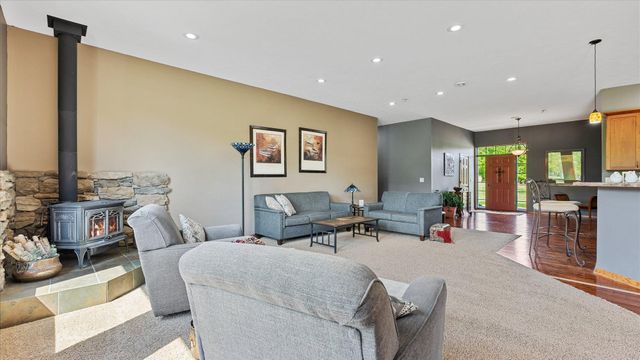 5235 313th Avenue NW, Cambridge, MN 55008