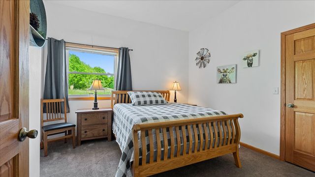 5235 313th Avenue NW, Cambridge, MN 55008