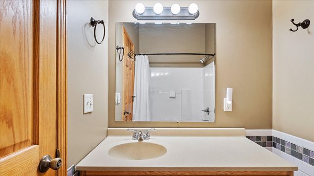 5235 313th Avenue NW, Cambridge, MN 55008