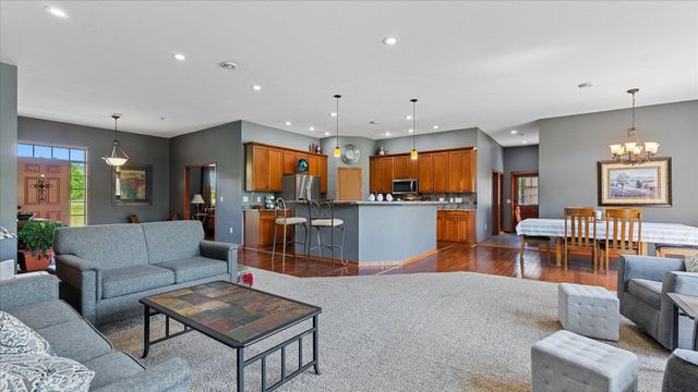 5235 313th Avenue NW, Cambridge, MN 55008