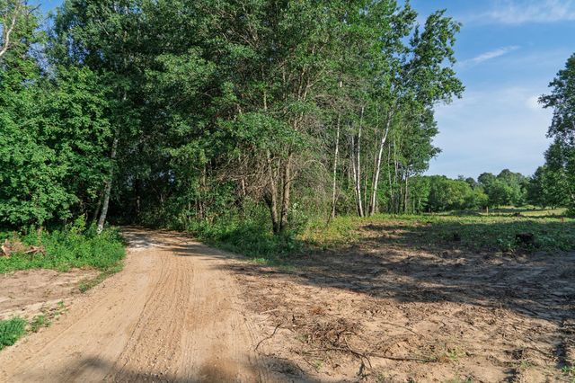 5235 313th Avenue NW, Cambridge, MN 55008