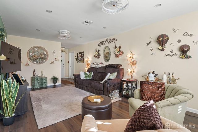 4 Aspen Plaza A, Monroe, NJ 08831