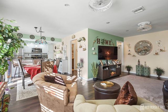 4 Aspen Plaza A, Monroe, NJ 08831