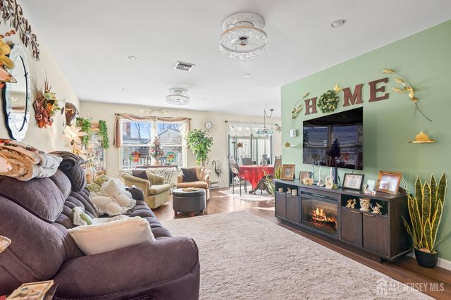 4 Aspen Plaza A, Monroe, NJ 08831