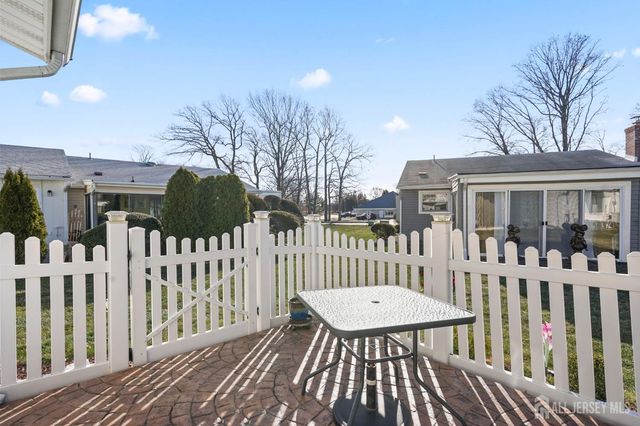 4 Aspen Plaza A, Monroe, NJ 08831