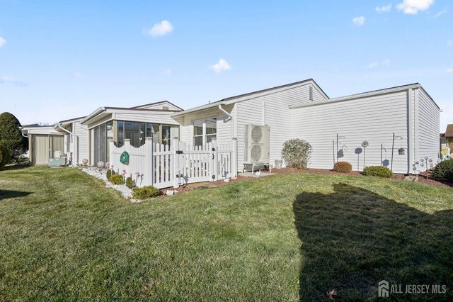 4 Aspen Plaza A, Monroe, NJ 08831