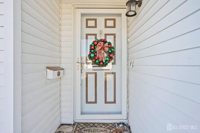 4 Aspen Plaza A, Monroe, NJ 08831