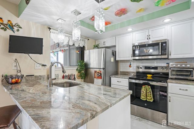 4 Aspen Plaza A, Monroe, NJ 08831