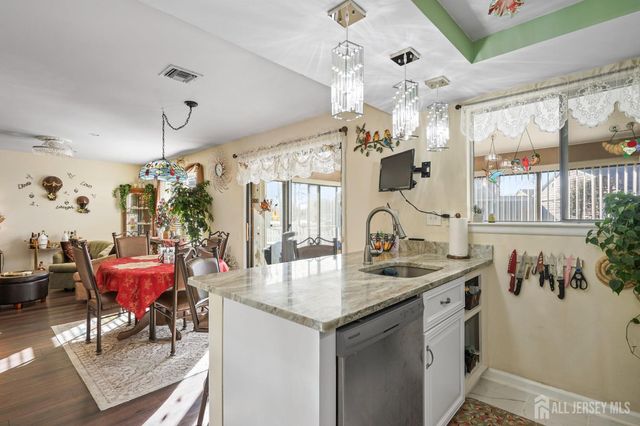 4 Aspen Plaza A, Monroe, NJ 08831