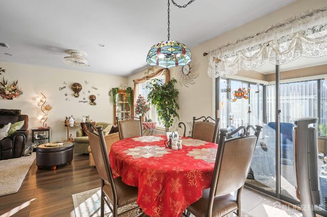 4 Aspen Plaza A, Monroe, NJ 08831