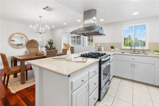 1707 Upperton, Los Angeles, CA 90042