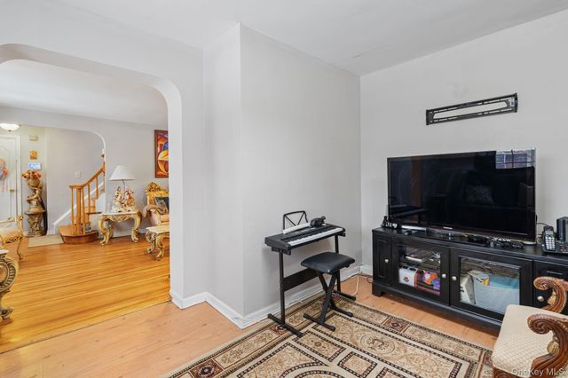 947 Glenwood Road, West Hempstead, NY 11552