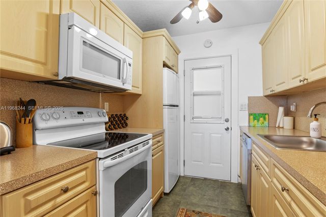 16750 NE 14th Ave 301, Miami, FL 33162