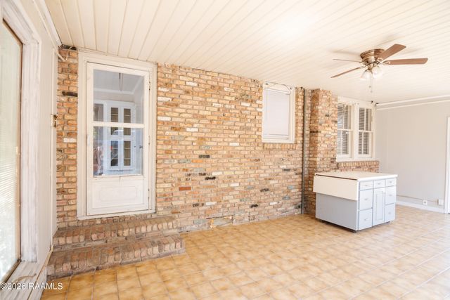 311 S Morgan Avenue, Broussard, LA 70518