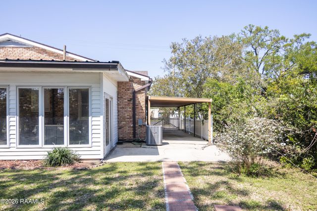 311 S Morgan Avenue, Broussard, LA 70518