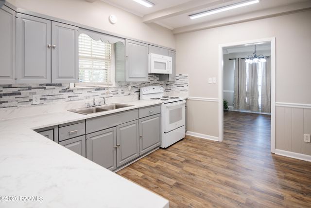 311 S Morgan Avenue, Broussard, LA 70518