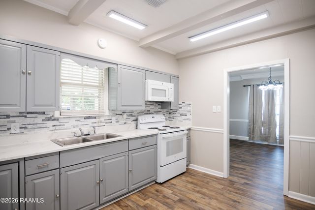311 S Morgan Avenue, Broussard, LA 70518
