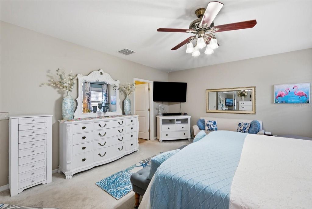 Image 17 of property listing at 11201 LELAND GROVES DRIVE, Riverview, FL 33579