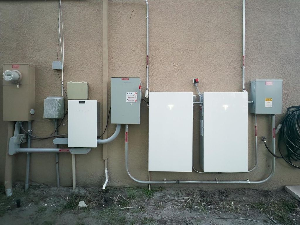 Image 35 of property listing at 11201 LELAND GROVES DRIVE, Riverview, FL 33579