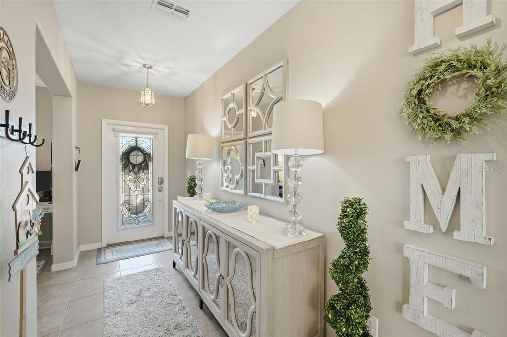 Image 6 of property listing at 11201 LELAND GROVES DRIVE, Riverview, FL 33579