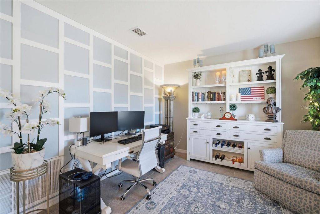 Image 7 of property listing at 11201 LELAND GROVES DRIVE, Riverview, FL 33579