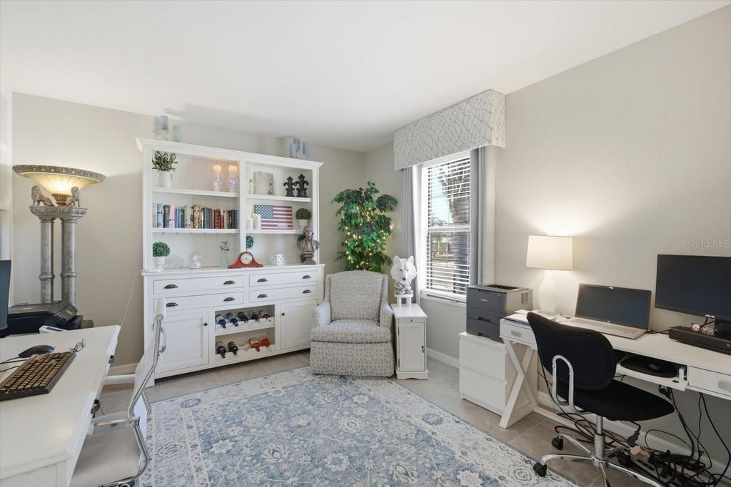 Image 8 of property listing at 11201 LELAND GROVES DRIVE, Riverview, FL 33579