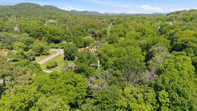 1909 Harpeth River Dr, Brentwood, TN 37027