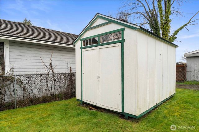 1975 Wilson Avenue, Enumclaw, WA 98022