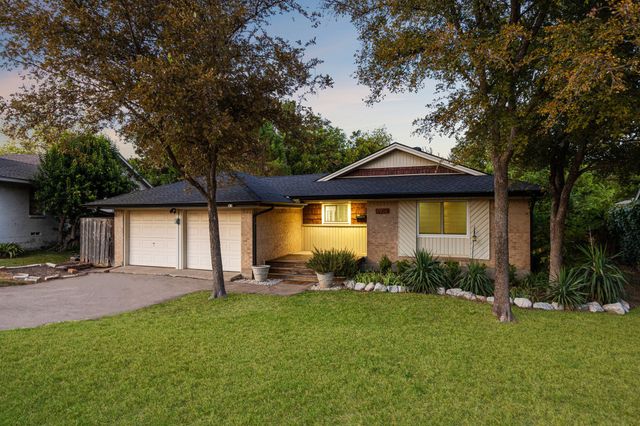 8938 Angleton Place, Dallas, TX 75243
