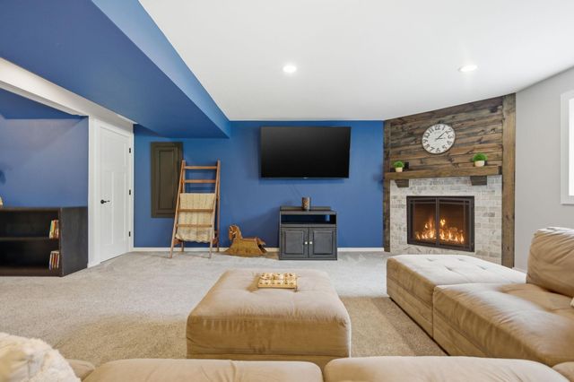 15505 Enfield Avenue N, Hugo, MN 55038