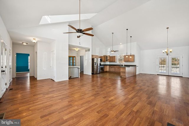 211 S WASHINGTON ST, Hammonton, NJ 08037