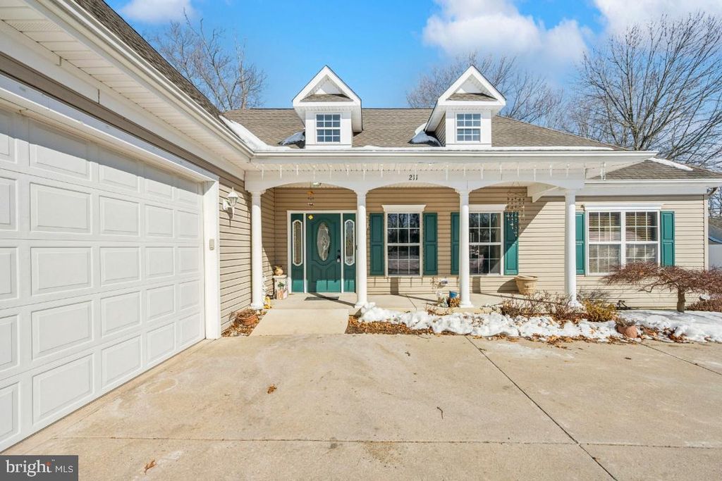 211 S WASHINGTON ST, Hammonton, NJ 08037