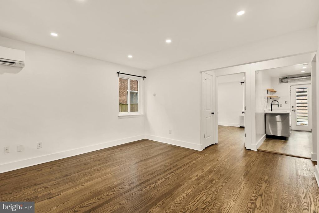 215 HAWAII AVE NE, Washington, DC 20011