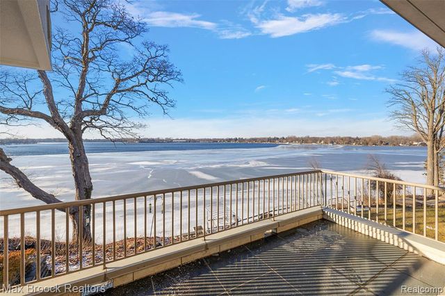 3468 Pine Estates Drive, West Bloomfield, MI 48323