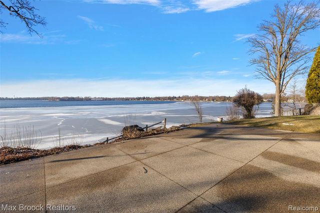 3468 Pine Estates Drive, West Bloomfield, MI 48323